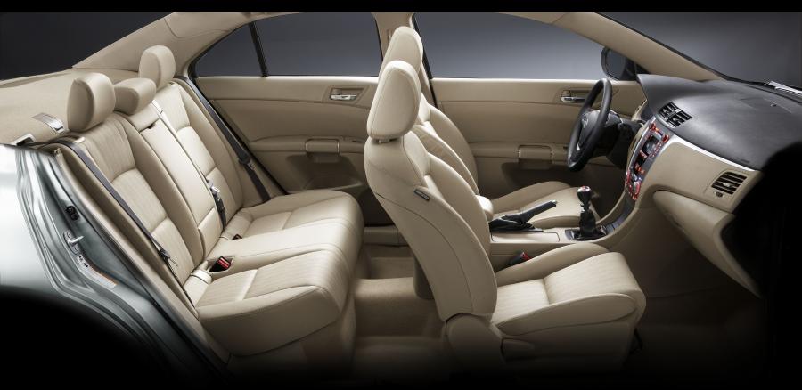  Suzuki Kizashi 2010 года  (фото 18 из 136)